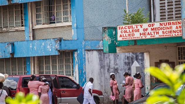 kola pro zdravotn sestry v Sierra Leone, zem nespn bojuje proti smrtc epidemii eboly (28. srpna 2014)