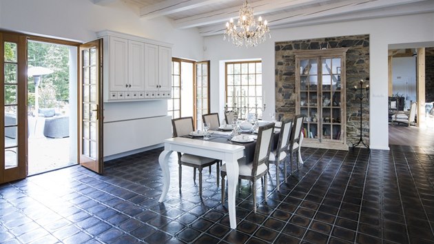 Z kuchyn� lze vyj�t rovnou na terasu.