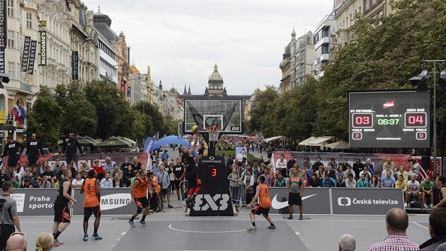Momentka z turnaje Svtov srie basketbalist 3x3, kter se uskutenil v Praze na Vclavskm nmst.