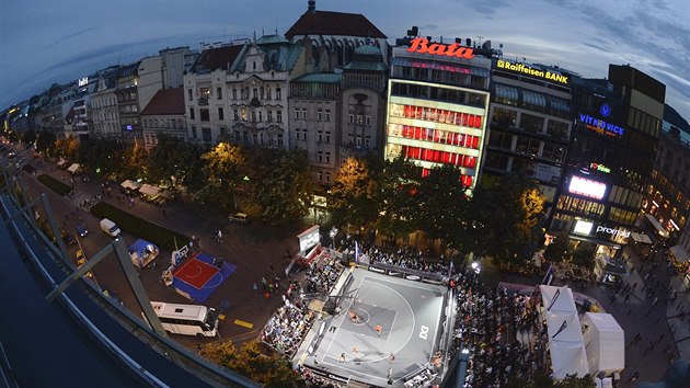 Momentka z turnaje Svtov srie basketbalist 3x3, kter se uskutenil v Praze na Vclavskm nmst.