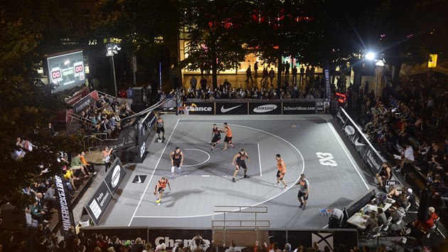 Momentka z turnaje Svtov srie basketbalist 3x3, kter se uskutenil v Praze na Vclavskm nmst.