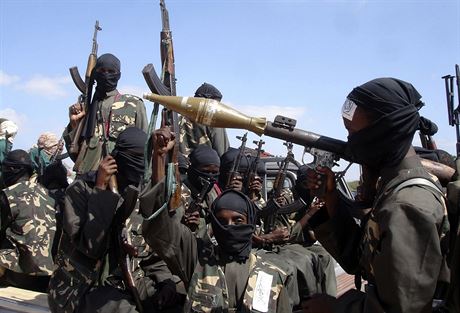 Bojovník hnutí al-abáb na snímku z roku 2008