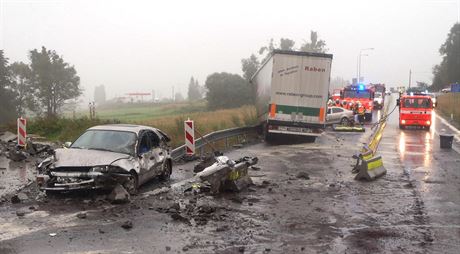 Pohled na vánou dopravní nehodu u Frýdku-Místku. (1. záí 2014)