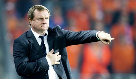 GENERL. Trenr Pavel Vrba vede esk fotbalisty proti Nizozemsku. 