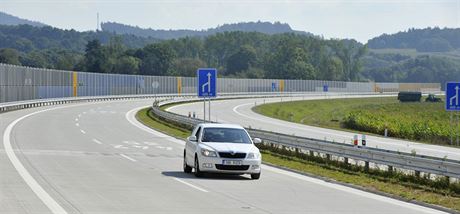 idii se u Valaského Meziíí loni dokali otevení jednoho ze tí nových plánovaných úsek silnice I/35.