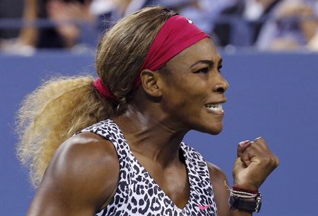 POZOR NA M. Serena Williamsov oslavuje vyhran fiftn proti Flavii...