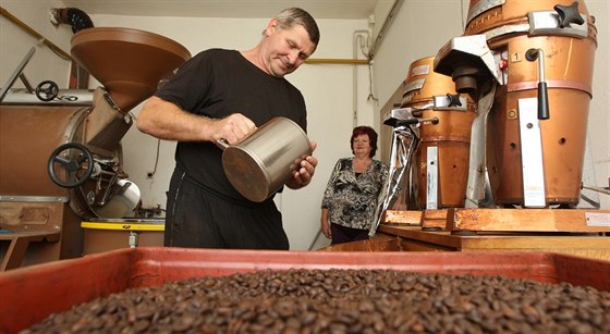 Praírna kávy v Sobdruhách na Teplicku zpracovává tyi druhy zrn. Pro...