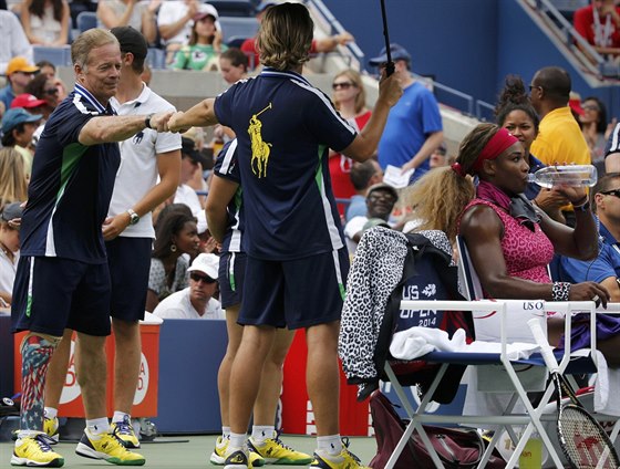 Na US Open 2014 sbírá míky také válený veterán Todd Reed, kterému je u 53...