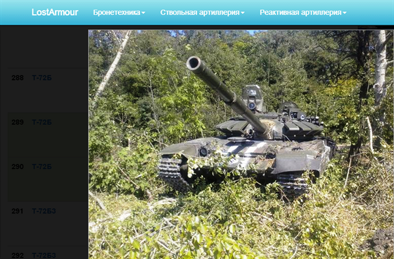 Ukrajinci ukořistěný tank T-72B3 u Ilovajsku. Snímek se na internetu objevil 28. srpna. (Původně jsme tank označili jako BZ, viz poznámka pod článkem.)