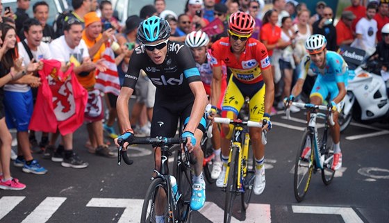 DINA. Chris Froome a Alberto Contador v drsném stoupání na Vuelt.