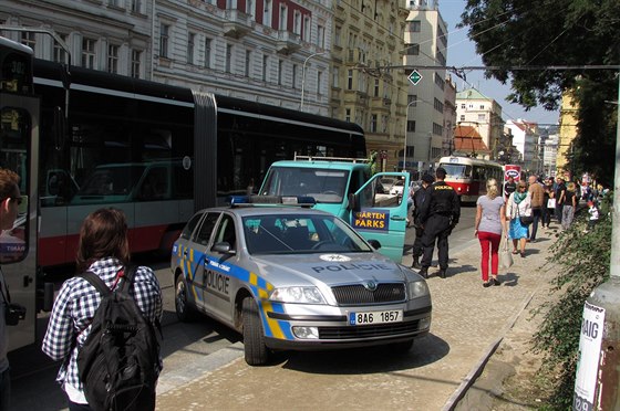 ílenec, který ujídl polici na ervenou a nebezpenou rychlostí v zelené...