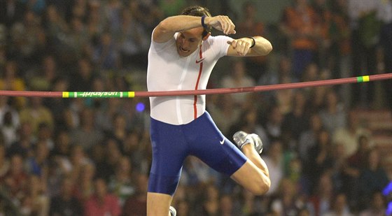 Francouzský tyka Renaud Lavillenie pokoil na mítinku v Bruselu est metr.