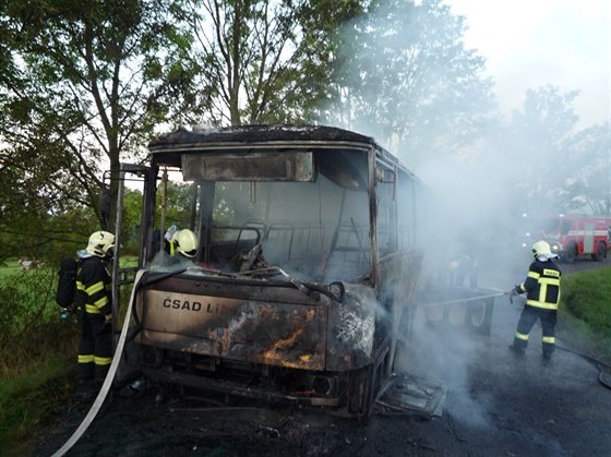 Zásah u hořícího autobusu u Křižan.