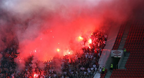 Pyrotechnická show fanouk Hajduku Split v praském Edenu