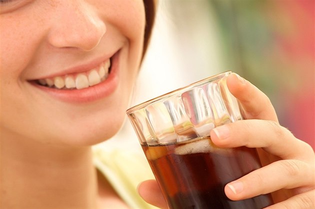 Ameri�ané ho b�n� pijí v limonádách, pro nás je glukózo-fruktózový sirup zatím...