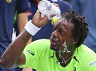 Francouzský tenista Gaël Monfils se osvuje bhem osmifinále US Open.