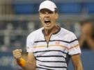 Tom Berdych oslavuje postup mezi osm nejlepch tenist grandslamovho US...