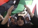 Lidé v Benghází protestují proti parlamentu a na podporu koalice bojovník...