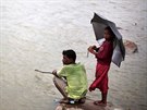 Muž rybaří v Dillí