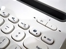 Logitech klávesnice - tlačítka na párování pře Bluetooth.