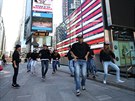 Hradecká tanení skupina T-Bass na Times Square v New Yorku