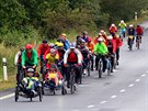 Úastníci 7. roníku cyklistické putovní akce na podporu rehabilitace Bäder-...