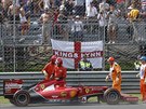NEDÁ SE NIC DLAT, JE KONEC. Fernando Alonso (tetí zleva) musel z VC Itálie...