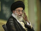Íránský nejvyí duchovní vdce Sajjid Alí Chameneí na shromádní v Teheránu...