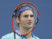 vcarsk tenista Roger Federer skrv hlavu za vplet rakety v semifinle US...