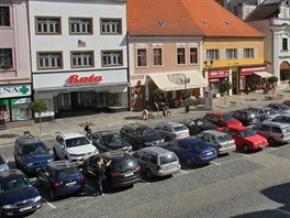 V centru Písku na Velkém náměstí je nyní zhruba 160 parkovacích míst. Nová...