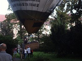 V centru Hradce Králové nouzově přistály dva horkovzdušné balony - iDNES.cz