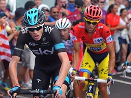 DINA. Chris Froome a Alberto Contador v drsnm stoupn na Camperonu ve 14.