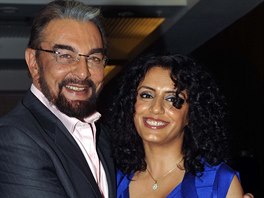 Kabir Bedi a jeho tvrtá manelka Parveen Dusanjová (Bombaj, 7. dubna 2014)