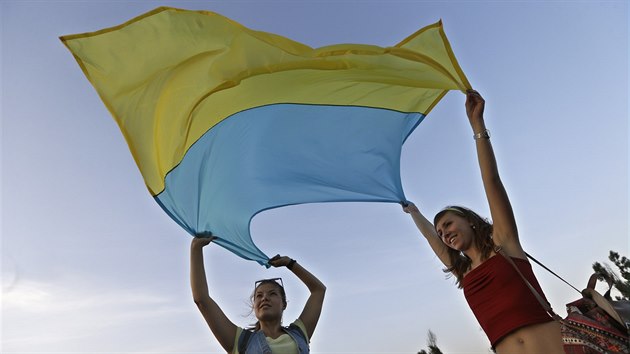 Demonstrace za jednotu Ukrajiny v Mariupolu (4. z 2014)