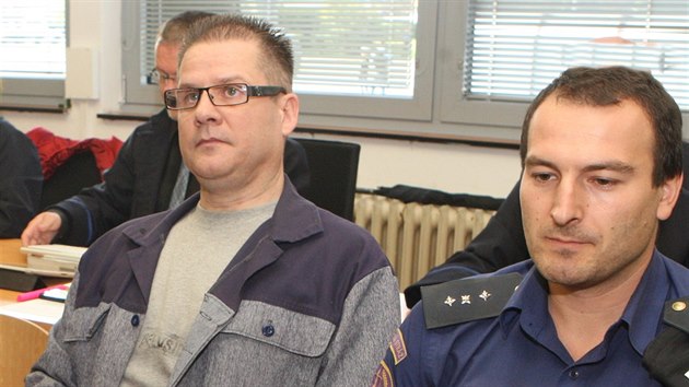 Eskorta přivedla k soudu jednoho z bývalých ředitelů dotačního úřadu Severozápad Petra Kušnierze.