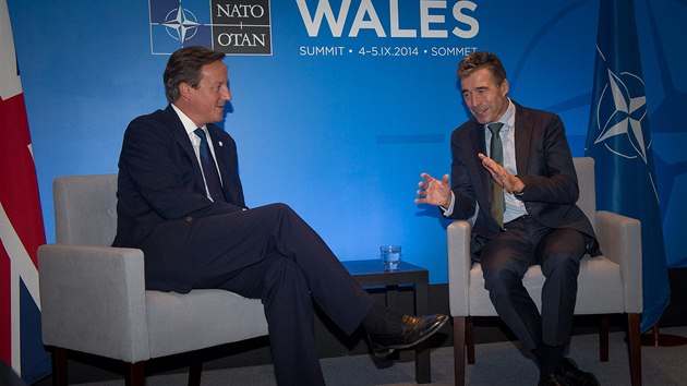 Britský premiér Davide Cameron a generální tajemník Anders Fogh Rasmussen v...