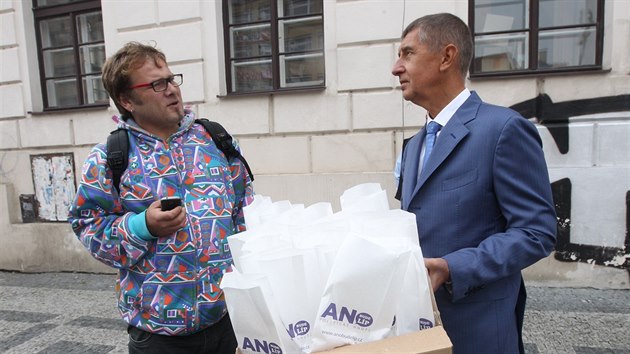 Andrej Babi� zah�jil v centru Prahy kampa� p�ed podzimn�mi sen�tn�mi a obecn�mi volbami. (1. z��� 2014)