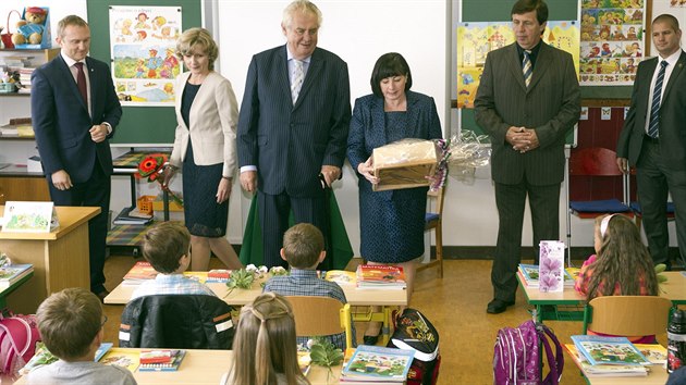 Prezident Milo Zeman navtvil v prvn koln den Zkladn kolu v Lnech (1. z 2014).