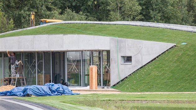 V novm parku ve tyech Dvorech v eskch Budjovicch najdou lid hit pro rzn vkov kategorie, skatepark, kavrnu i s cestiek. Na zatku z se dokonuj posledn pravy.