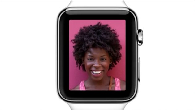 Chytré hodinky Apple Watch, které představil šéf společnosti Tim Cook na tiskové konferenci v Kalifornii (9. září 2014)