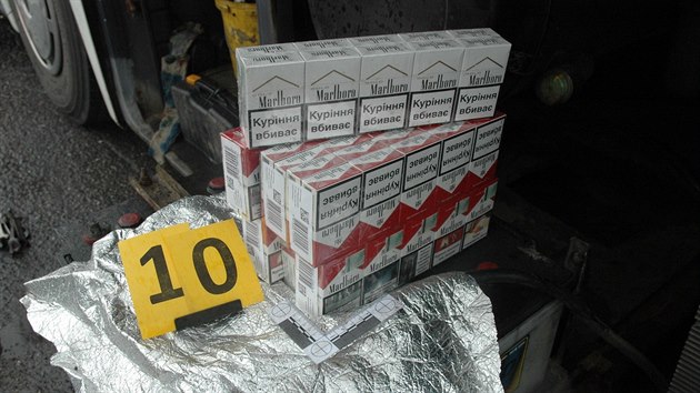 Celnci v autobuse nali tm 40 tisc paovanch krabiek cigaret.
