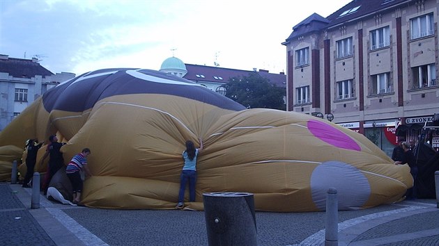 Nouzov pistn balonu na Bakov nmst v Hradci Krlov. (8. 9. 2014)