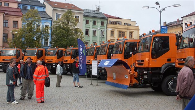Před pěti lety Kraj Vysočina představil nové sypače Iveco na jihlavském Masarykově náměstí.