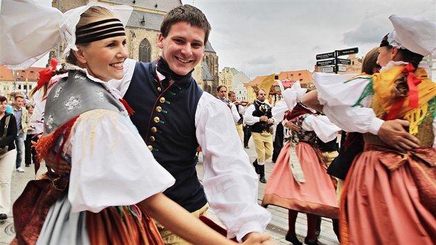 Průvod Vendelín zahájil v Plzni kulturní sezonu a otevřel Nové divadlo.