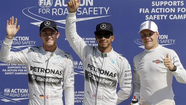 Ti nejlep z kvalifikace na Velkou cenu Itlie formule 1. Zleva druh Nico Rosberg, vtz Lewis Hamilton a tet Valtteri Bottas.