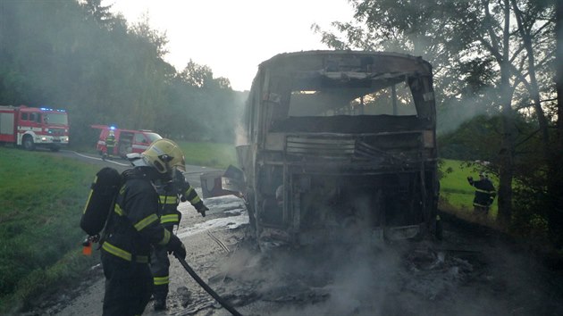 Požár autobusu u Křižan.