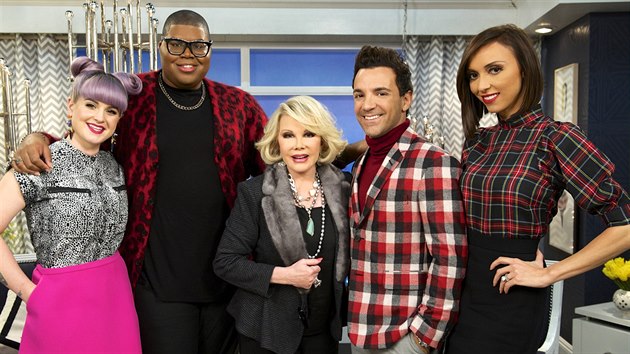 Kelly Osbournov, Earvin E.J. Johnson, Joan Riversov, George Kotsiopoulos a Giuliana Rancicov v poadu  Fashion Police