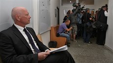 Bývalý nám�stek ústecké hejtmanky Pavel Kouda u soudu, který projednává...