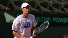 eský tenista Tomá Berdych trénuje ped semifinále Davisova poháru na antuce v...