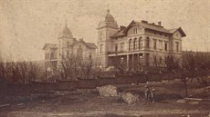 Zcela unikátní záběr na Hückelovy vily krátce po své dostavbě v roce 1882